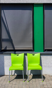 Grüne Stühle – Volker Frenzel