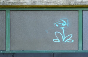 Fenster mit Graffiti – Volker Frenzel