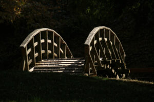 Brücke im Sonnenlicht – Andrea Marx