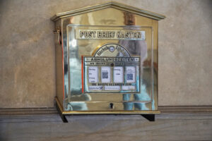 Goldene Post – Andrea Marx Goldene Post – Andrea Marx